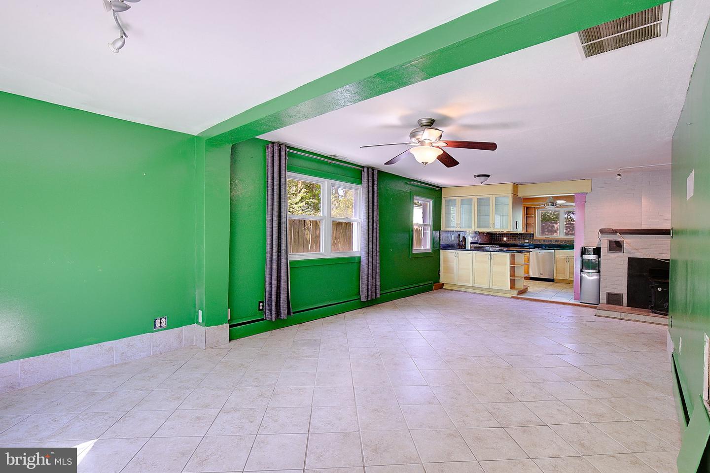 1729 Shore Dr Property Photo 3