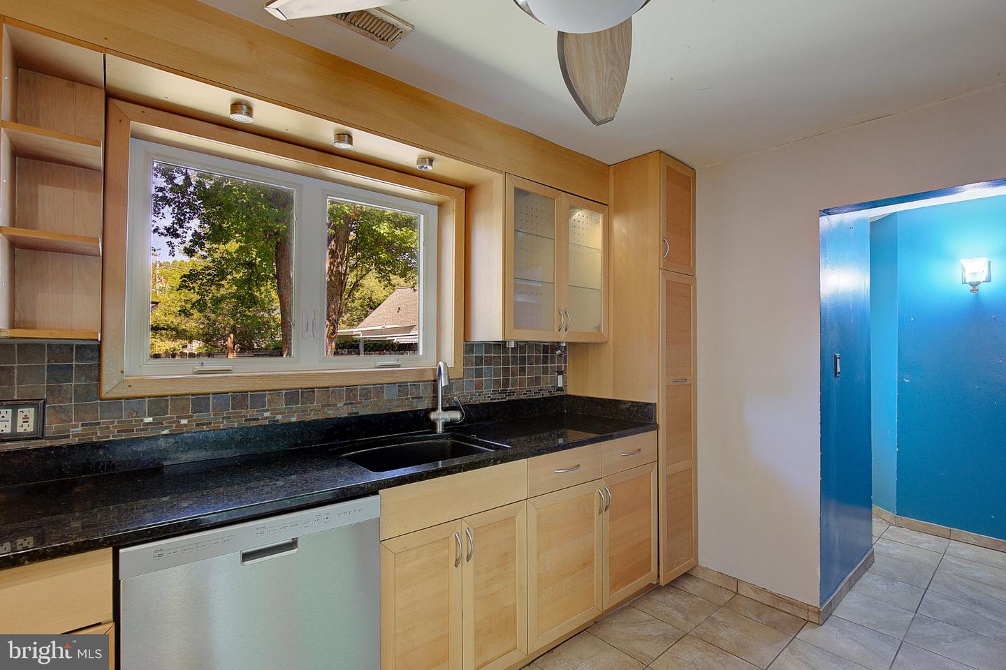 1729 Shore Dr Property Photo 13