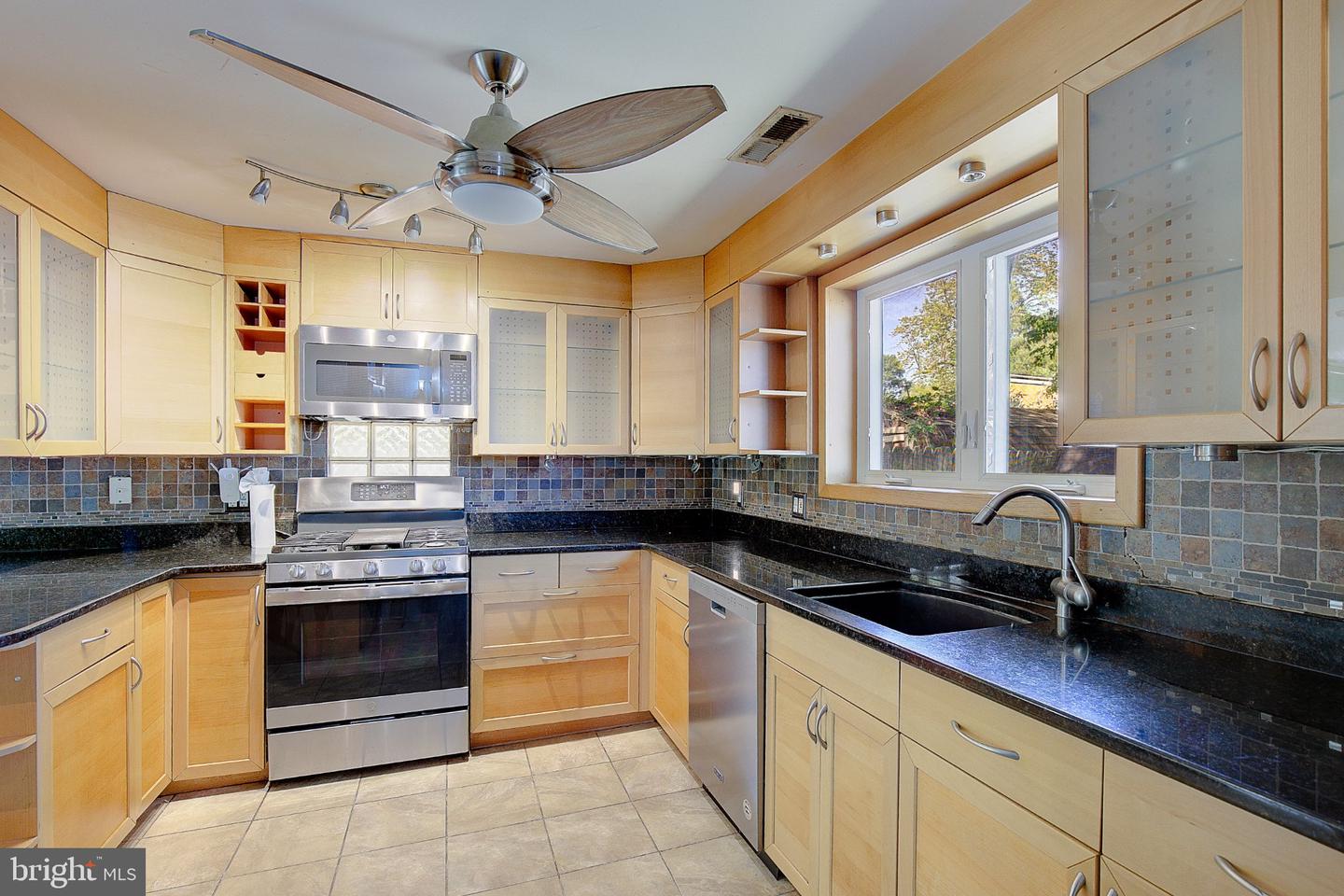 1729 Shore Dr Property Photo 15