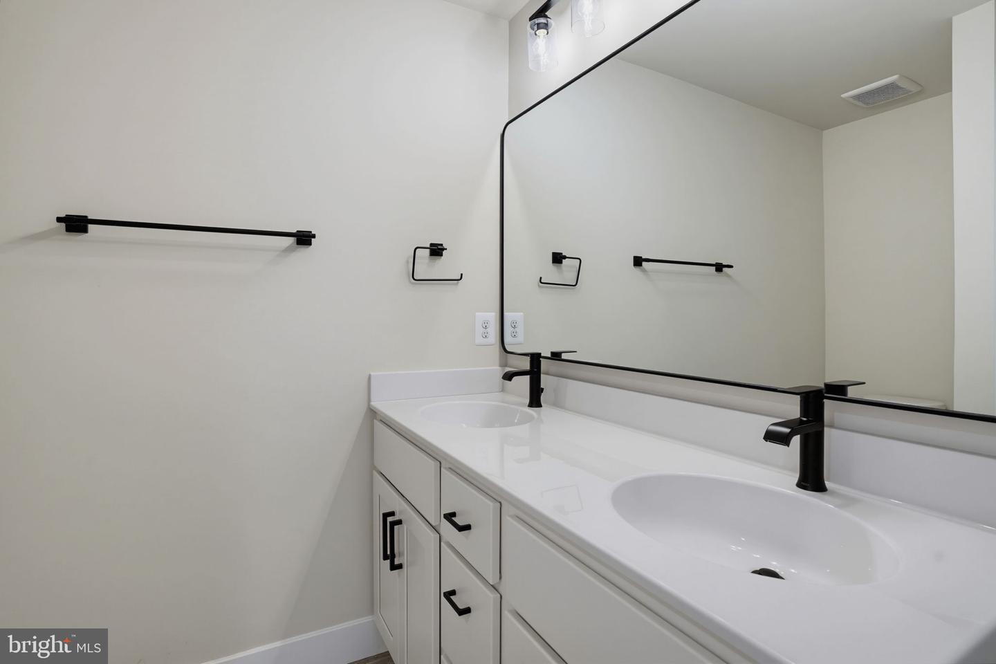 3646 Otis Ave Property Photo 22