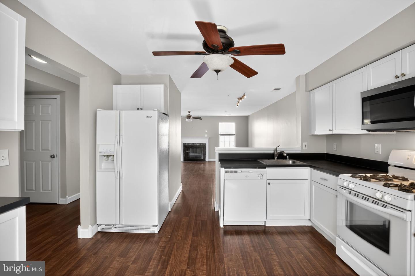 2492 Wentworth Dr Property Photo 6