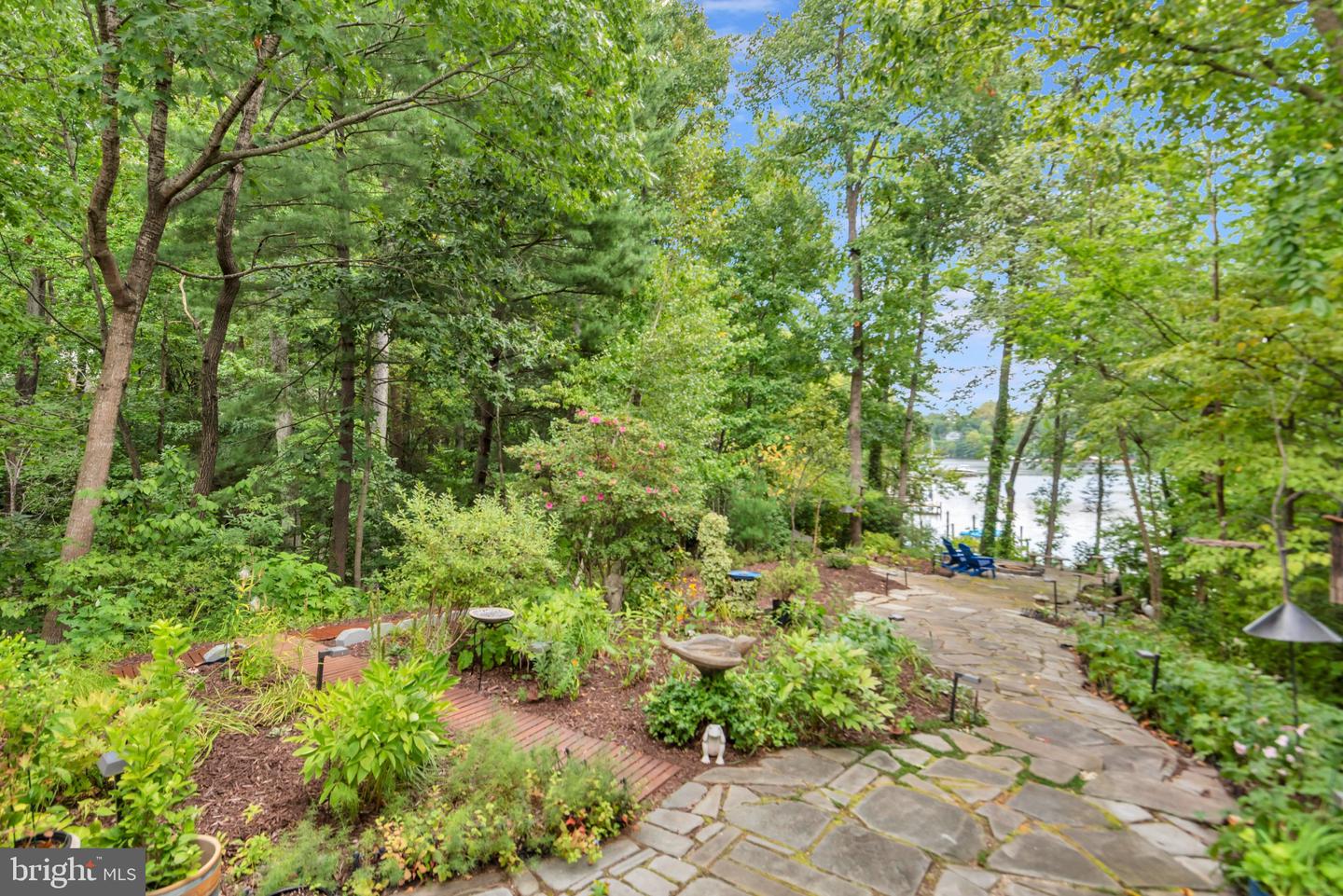 527 Forest Rd Property Photo 23