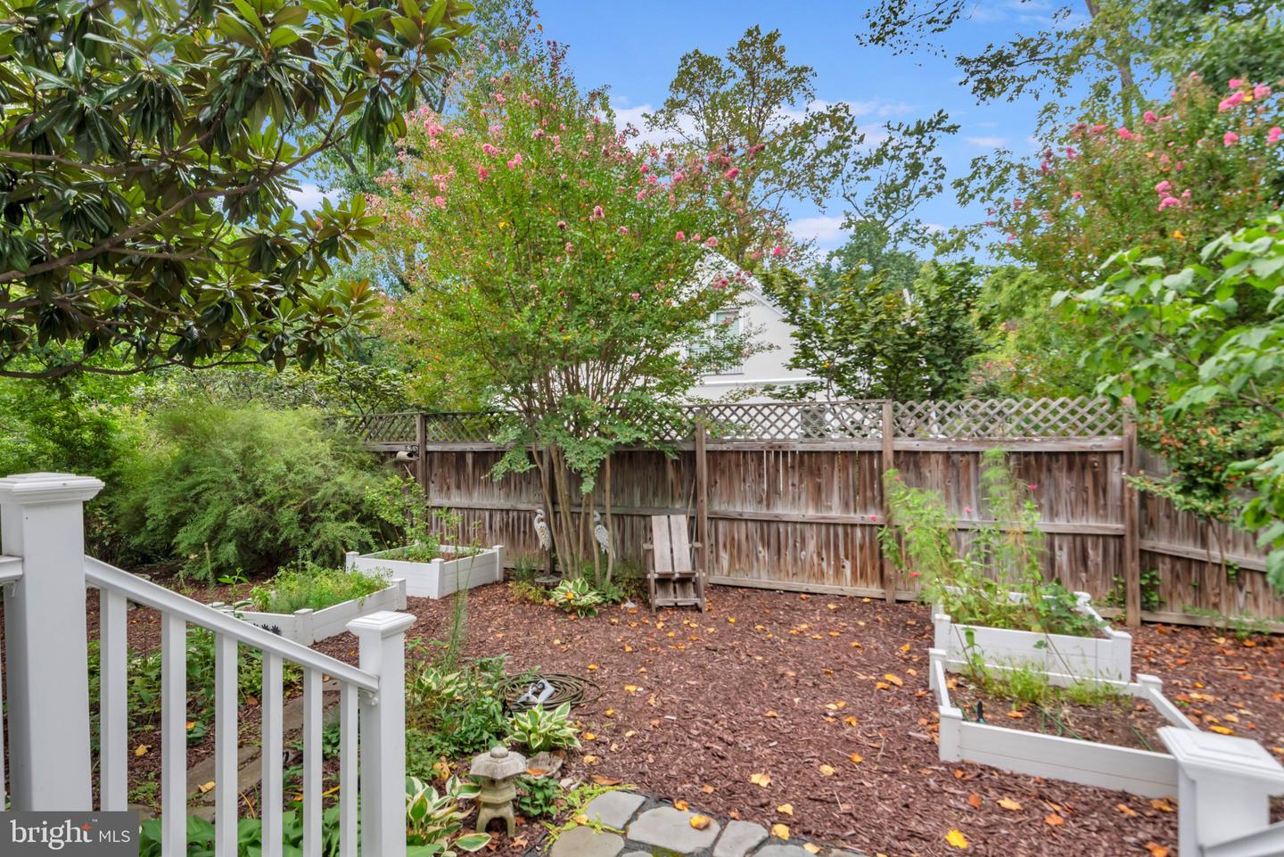527 Forest Rd Property Photo 25