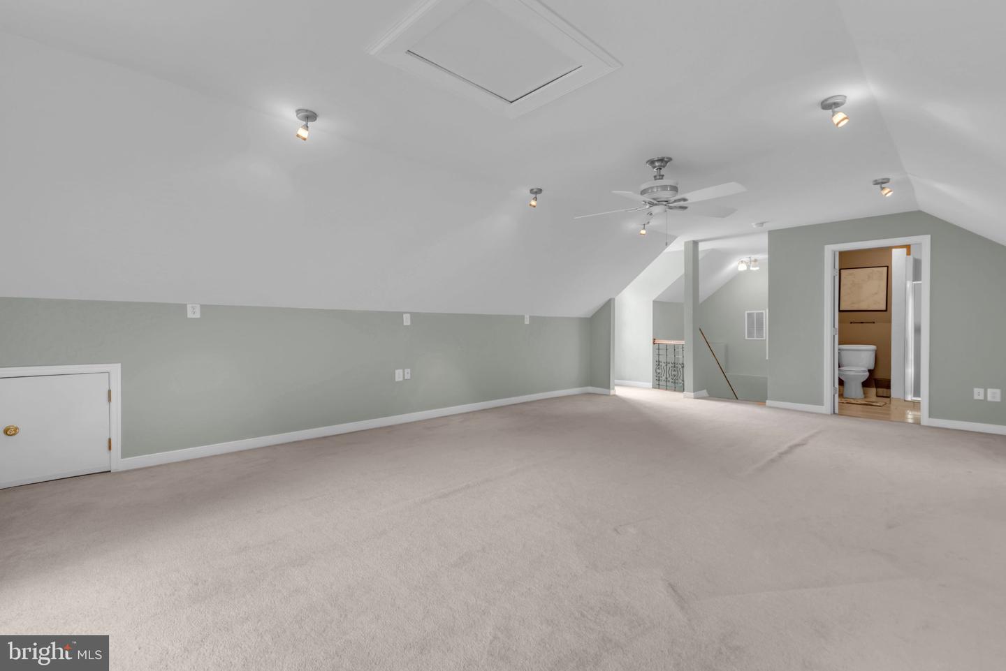 527 Forest Rd Property Photo 27