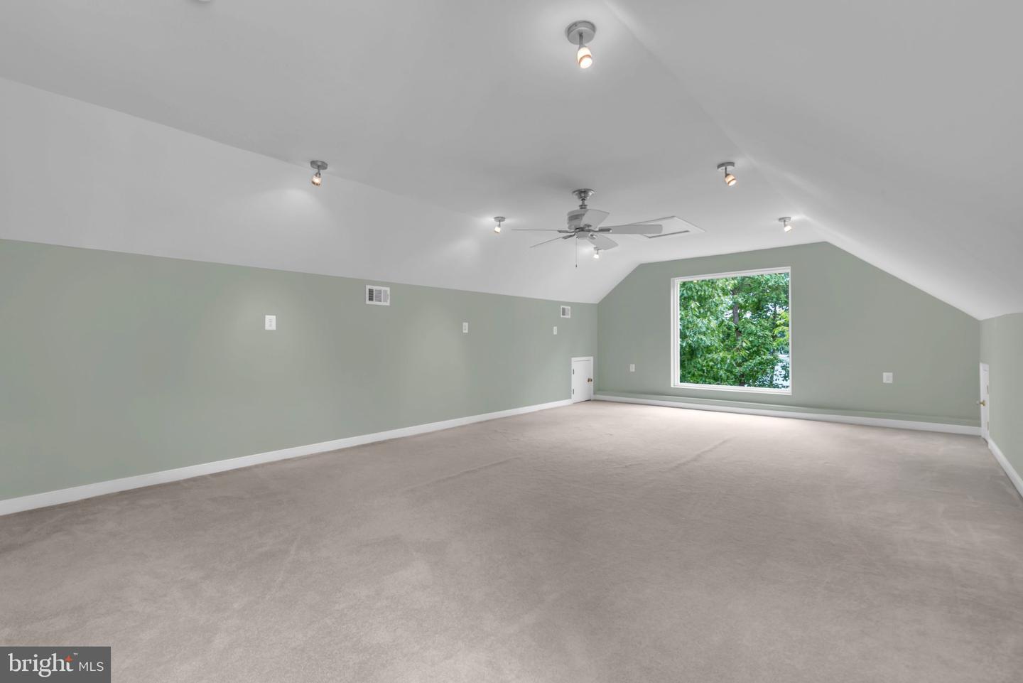 527 Forest Rd Property Photo 28