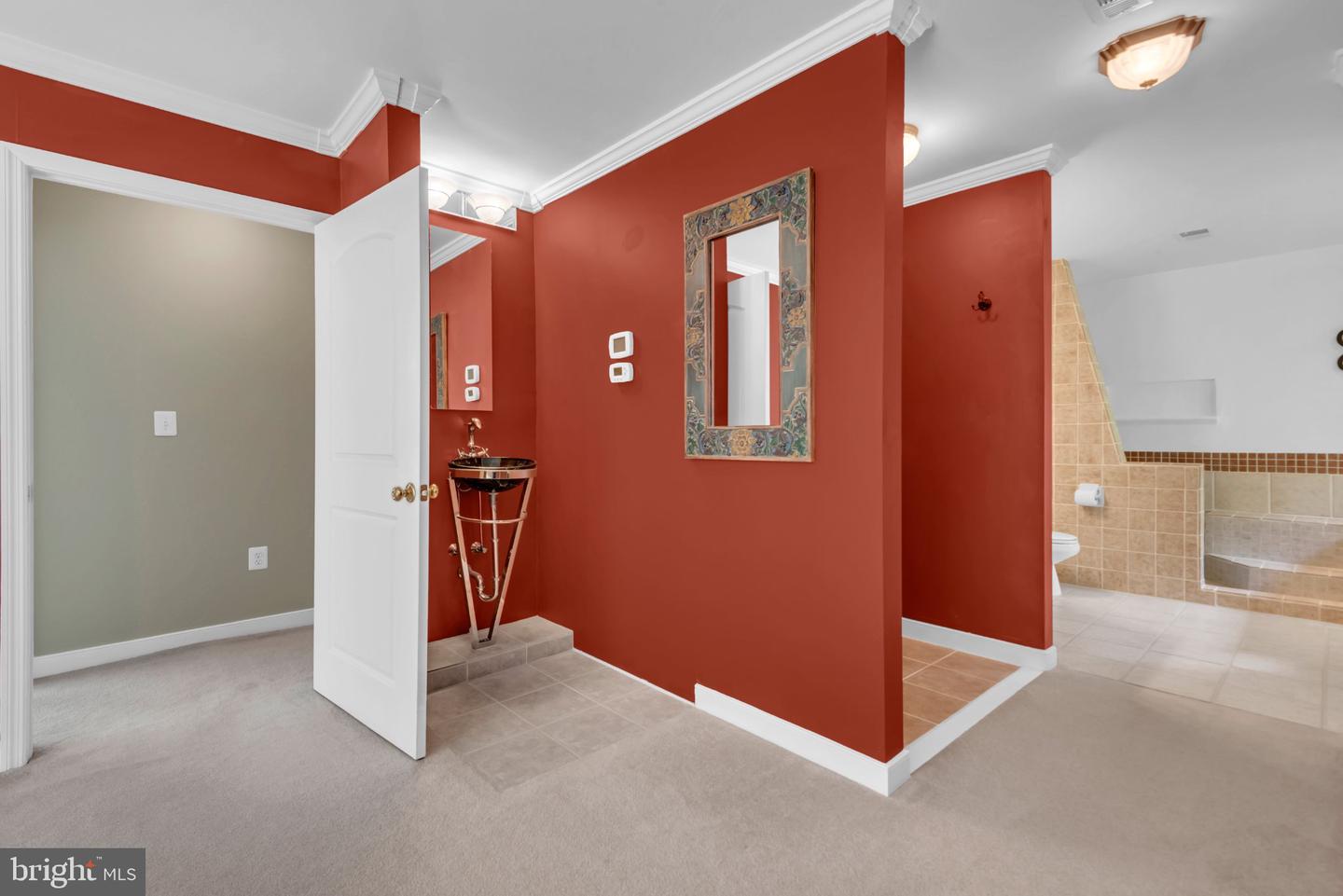 527 Forest Rd Property Photo 38