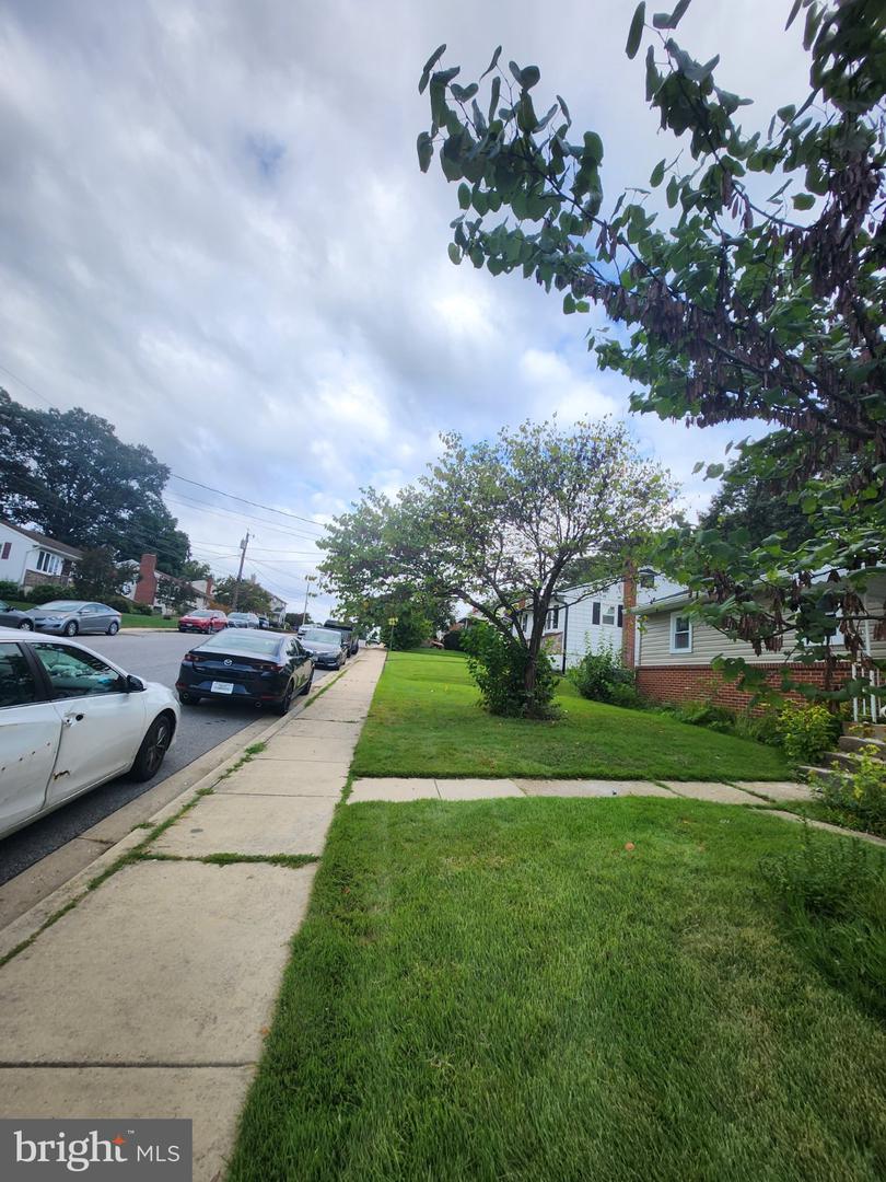 2 Willowdale Ave Property Photo 3