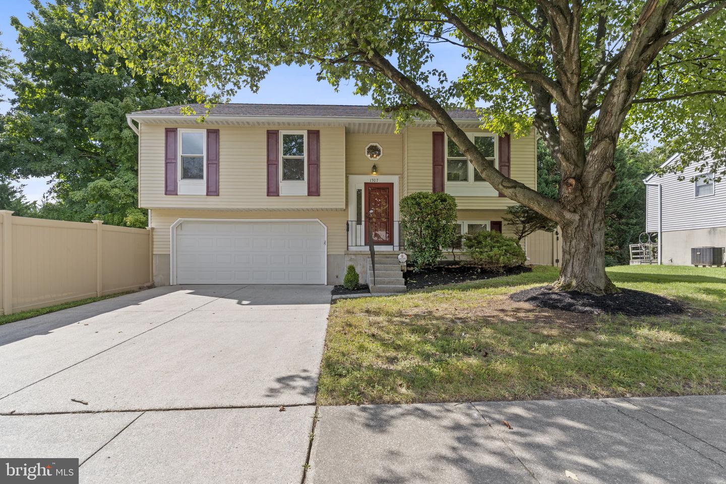 1307 Roundhouse Ct Property Photo 1