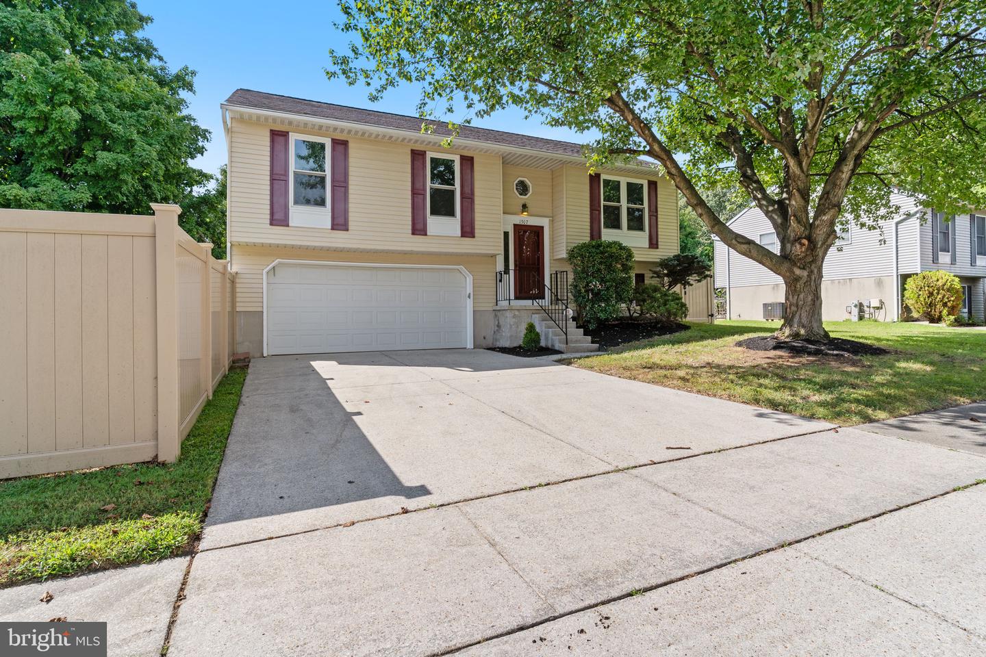 1307 Roundhouse Ct Property Photo 2