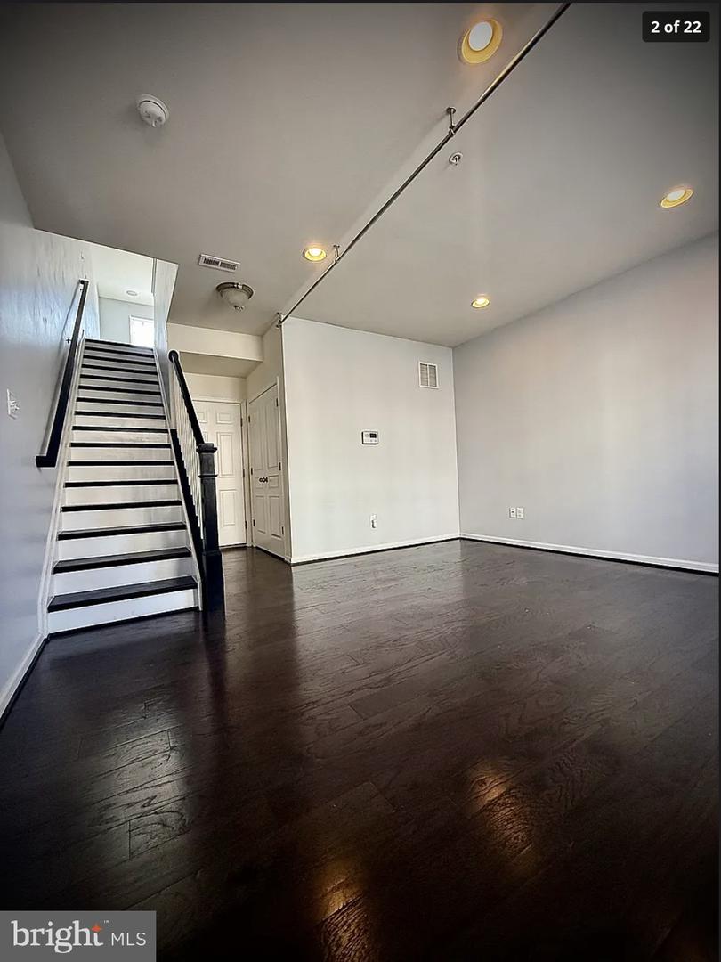 2724 Downing Ln Property Photo 2