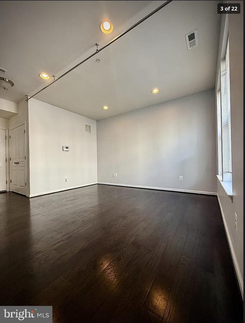 2724 Downing Ln Property Photo 3