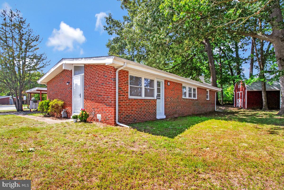 316 Gloucester Dr Property Photo 3