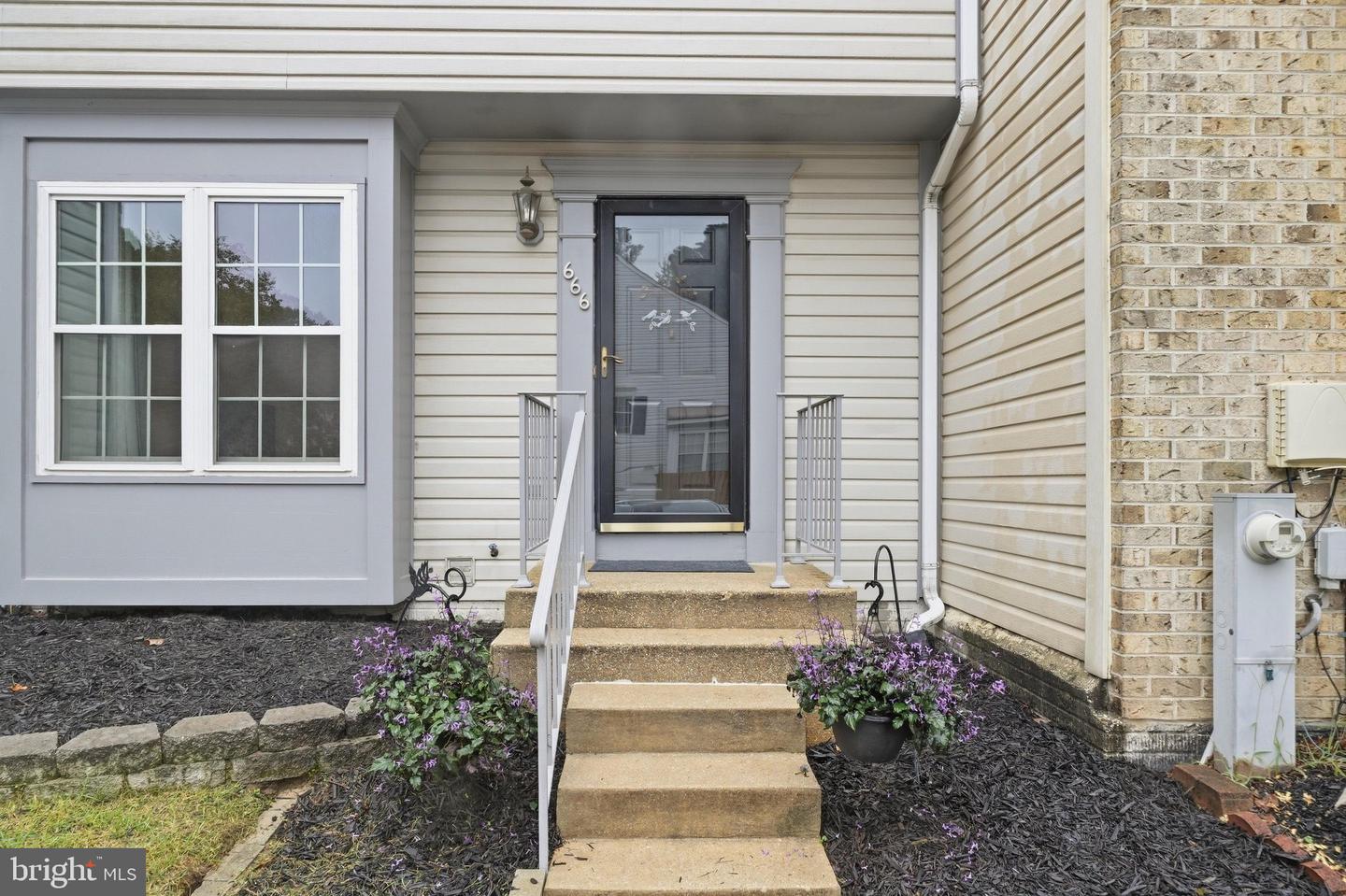 666 Lions Gate Ln Property Photo 2