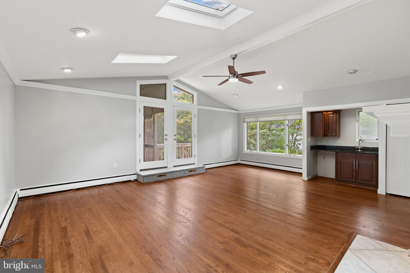 4 Tower Rd Property Photo 8