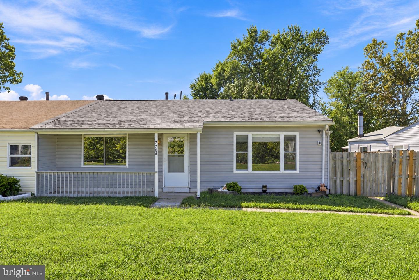 7704 QUEENS PARK RD Property Photo 1