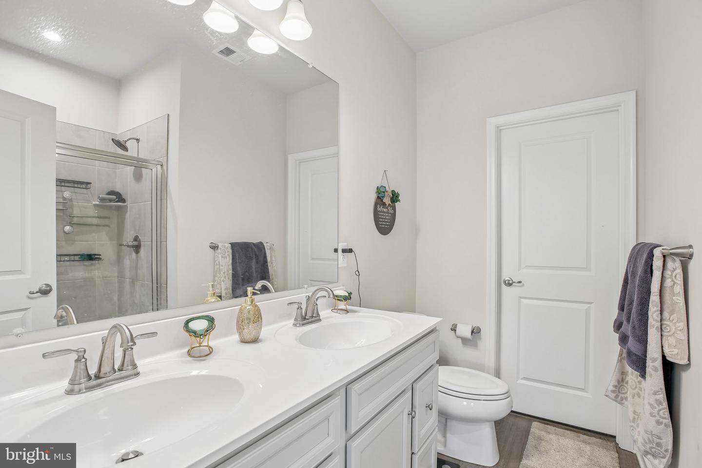 158 Woodgate Cir Property Photo 4