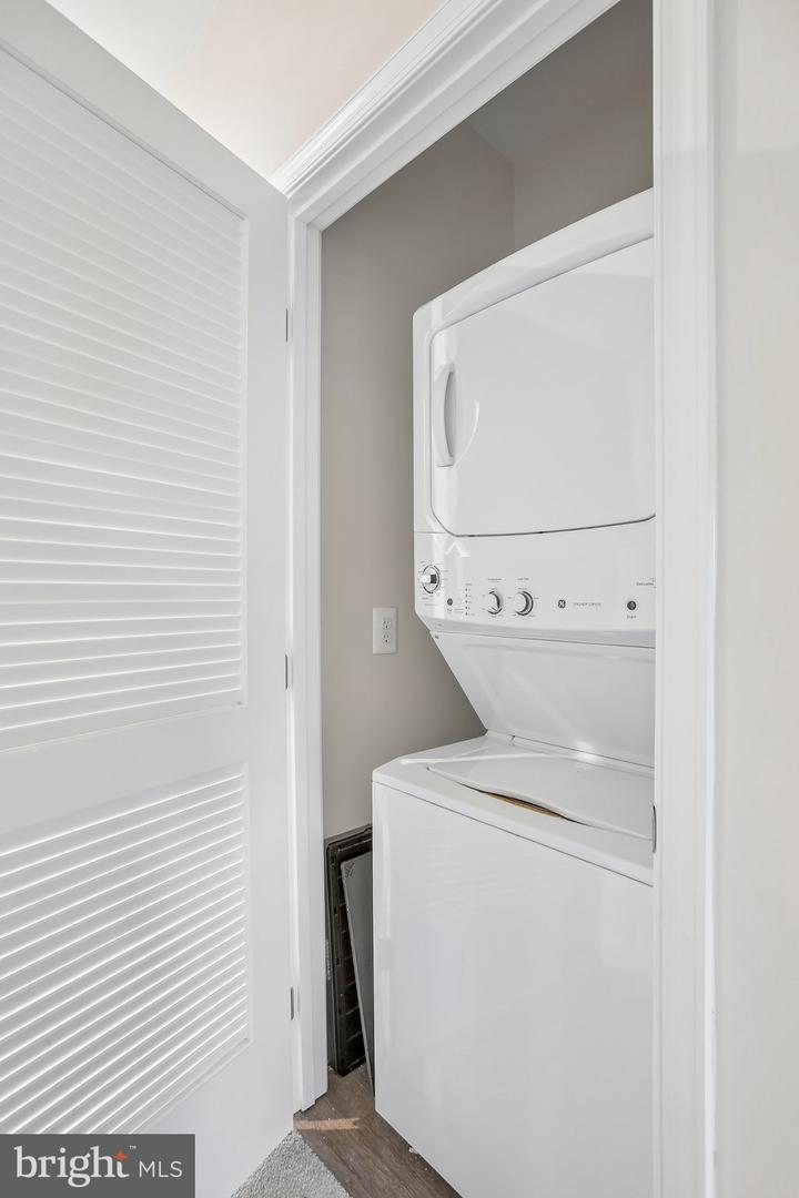 158 Woodgate Cir Property Photo 5