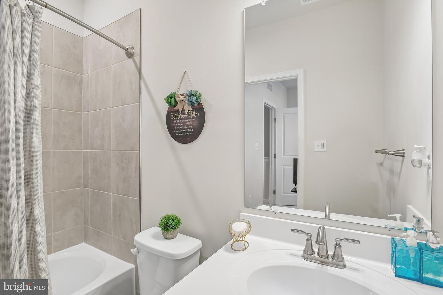 158 Woodgate Cir Property Photo 8