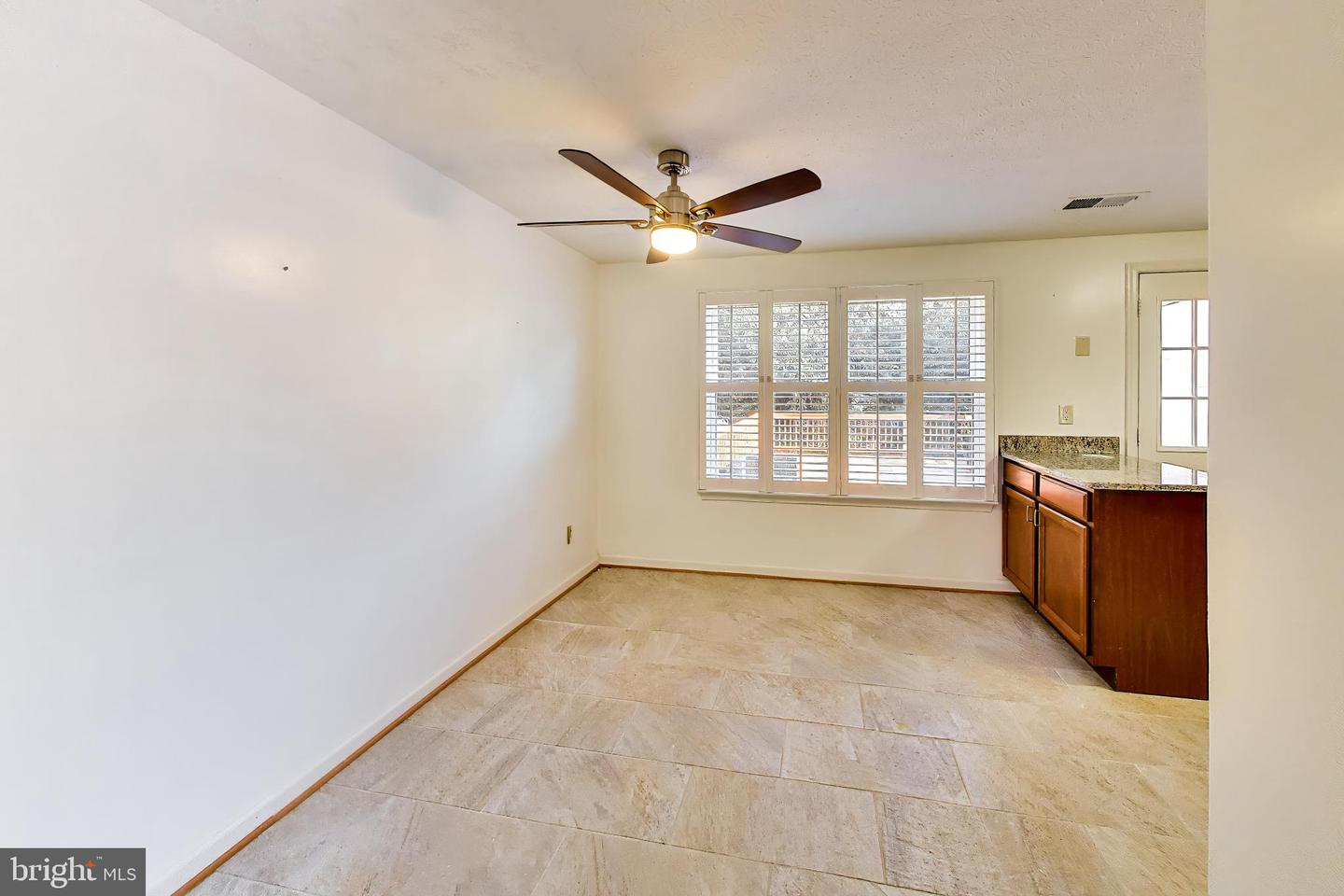 6446 Grafton Garth Ct Property Photo 8