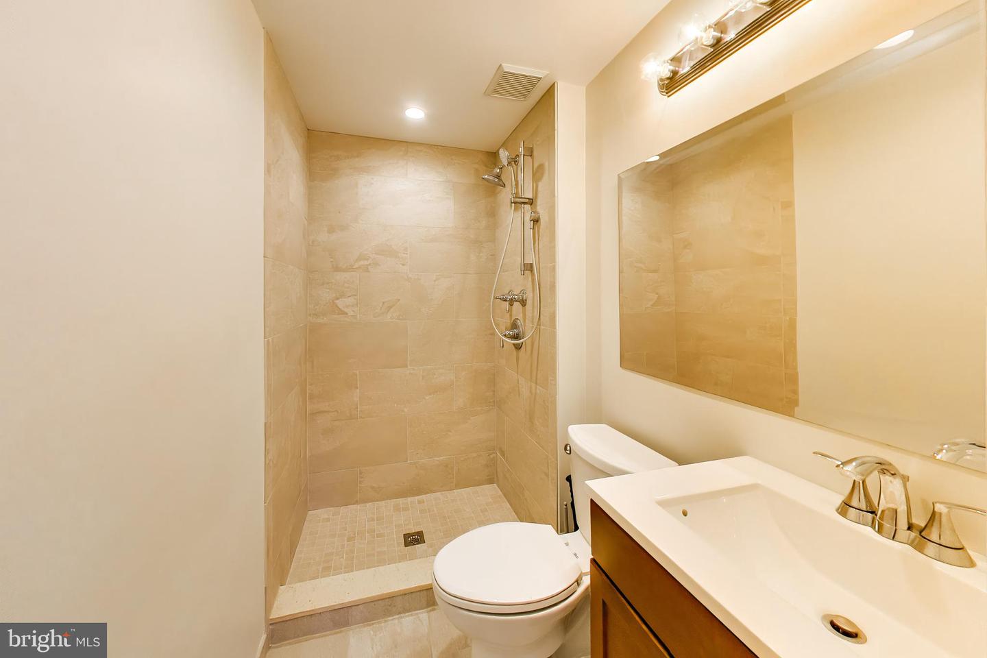 6446 Grafton Garth Ct Property Photo 14