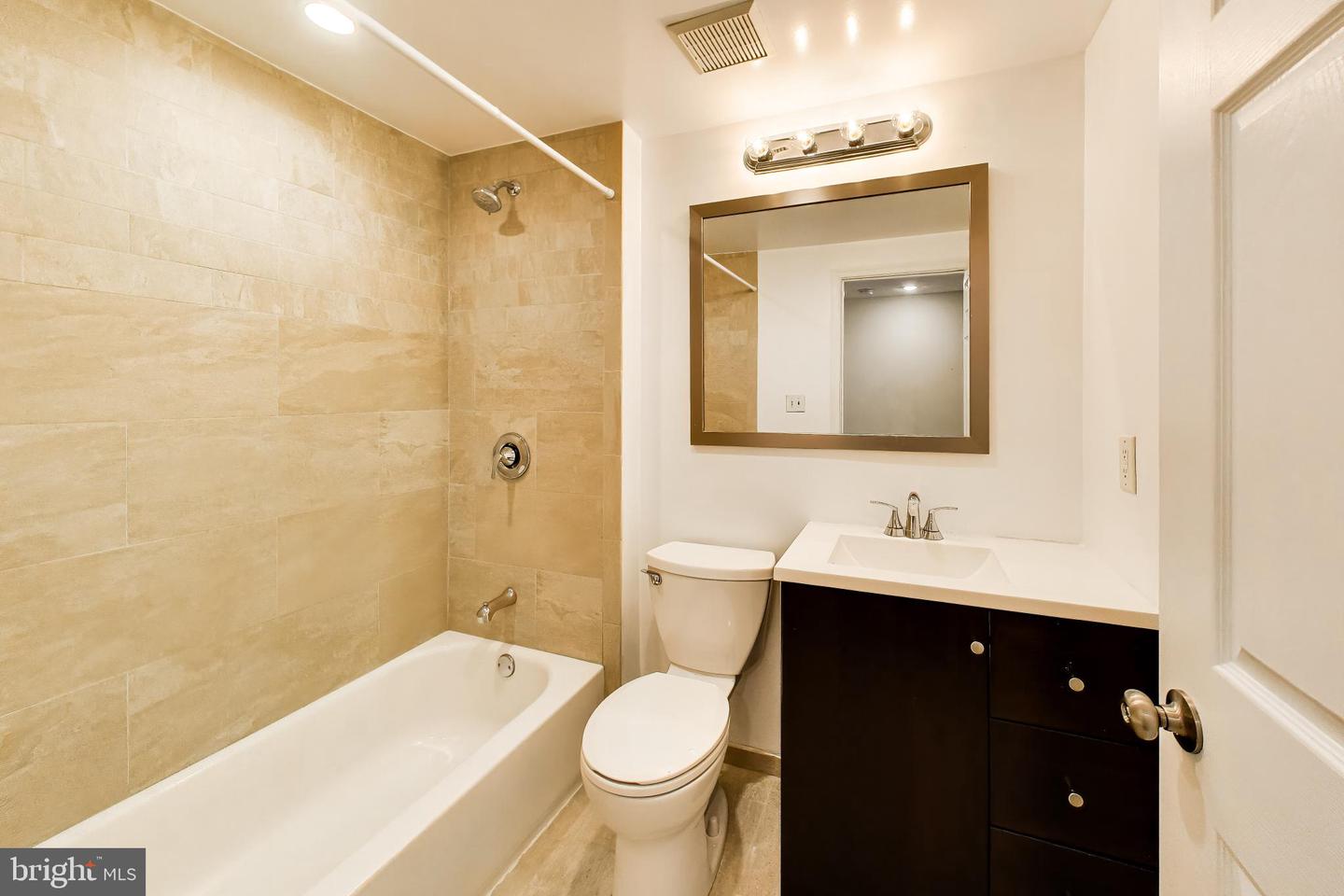 6446 Grafton Garth Ct Property Photo 18