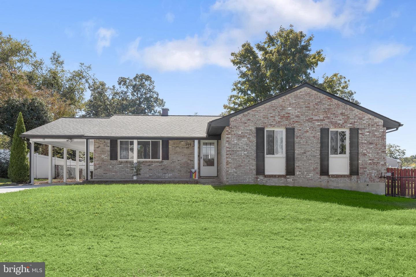 299 SCOTTS MANOR DR Property Photo 1