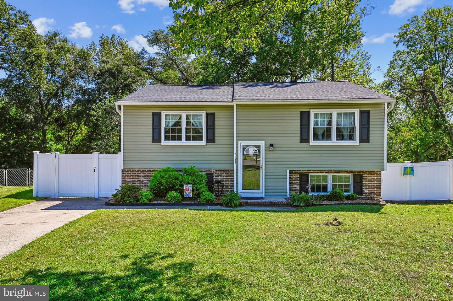 7109 RENWICK CT Property Photo 1