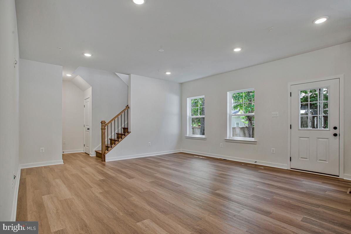 1225 Juniper St Property Photo 12