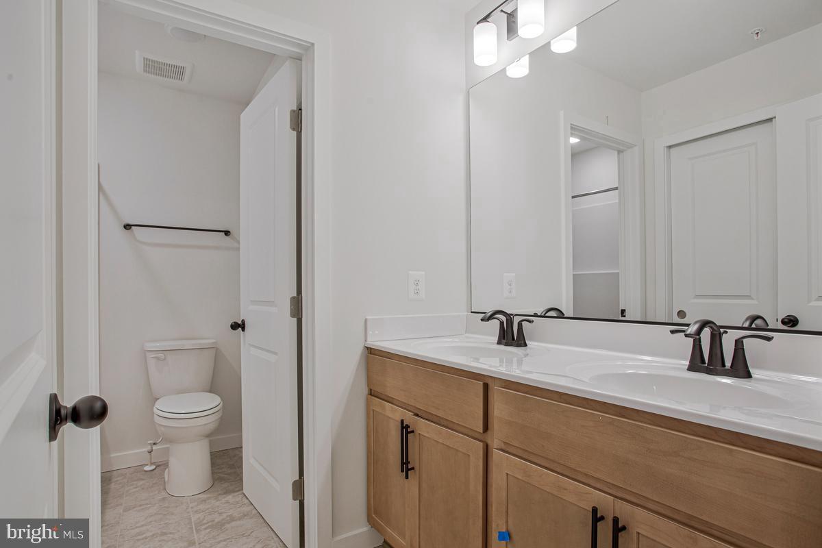 1225 Juniper St Property Photo 16