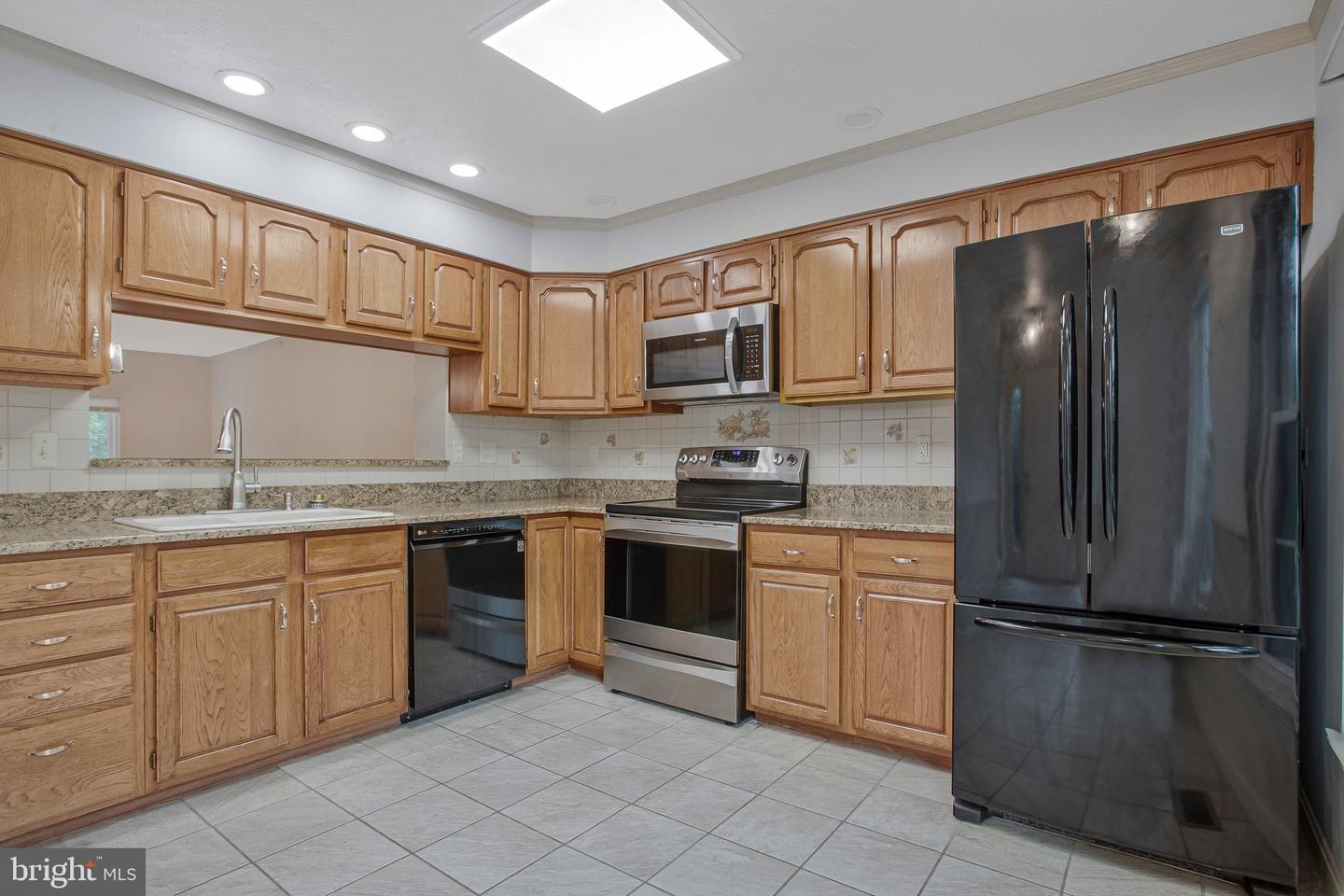 1210 Seminole Dr Property Photo 5