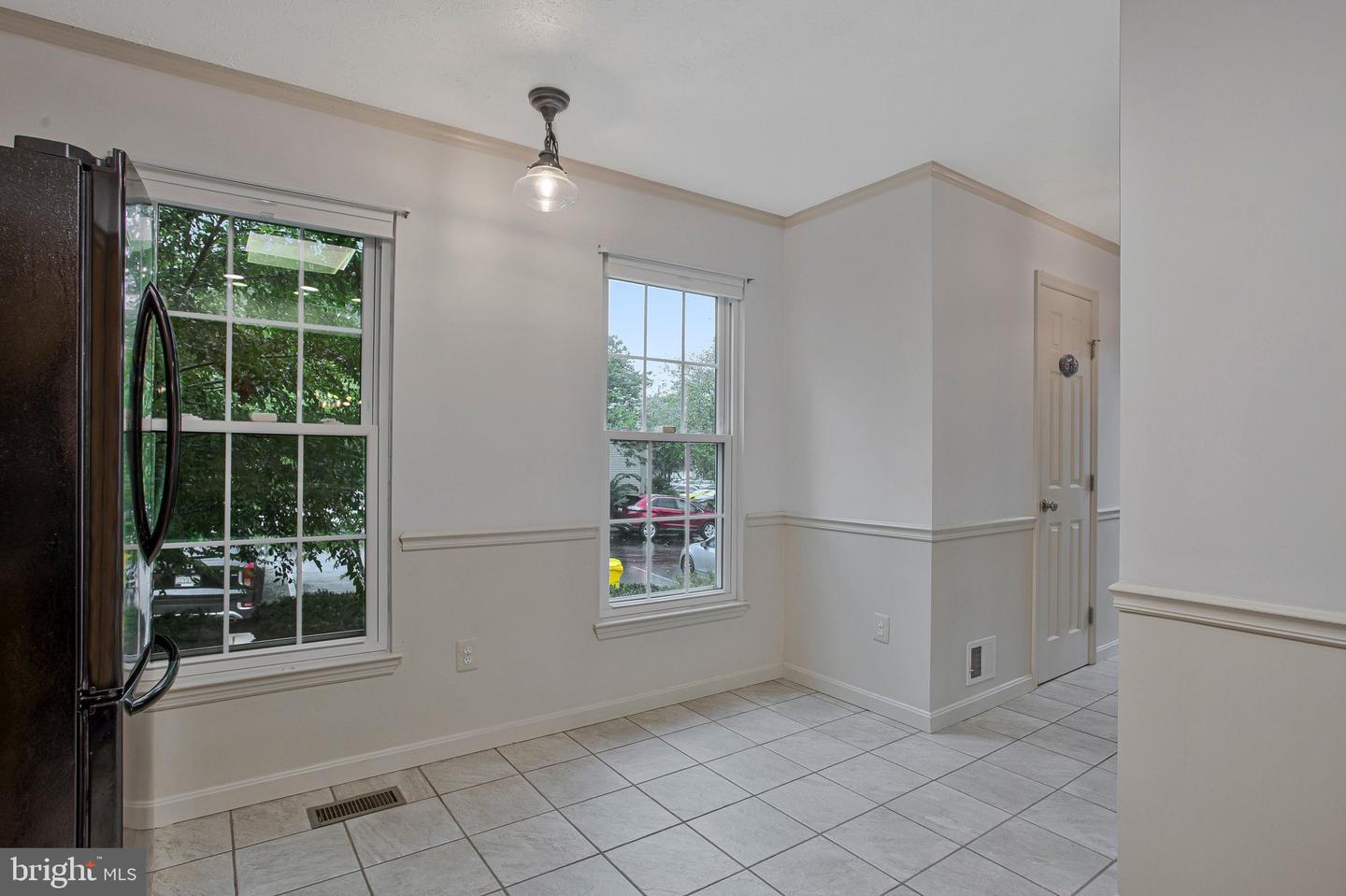 1210 Seminole Dr Property Photo 6