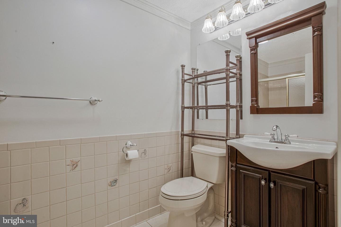 1210 Seminole Dr Property Photo 25
