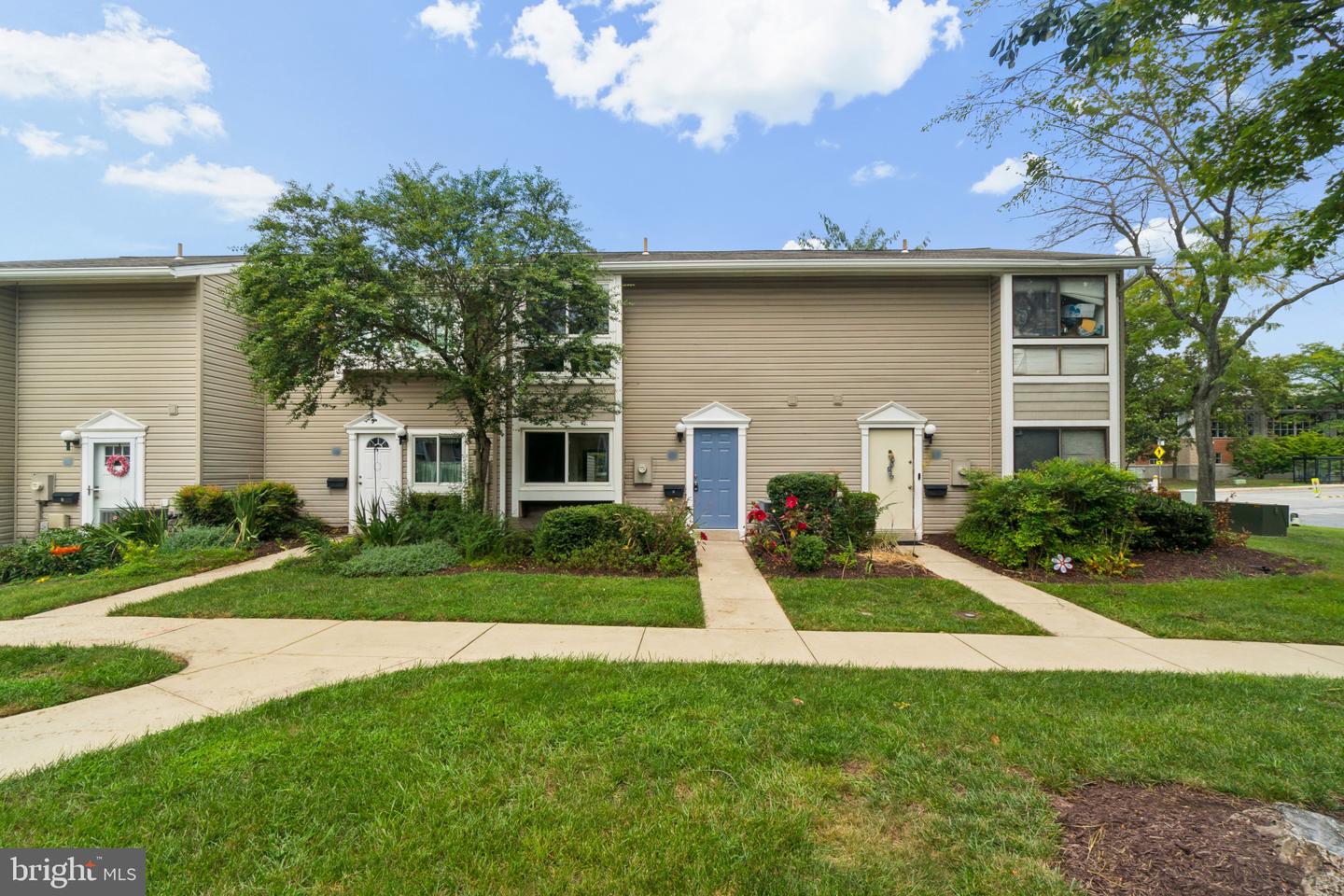 290 HILLTOP LN #Q Property Photo 1