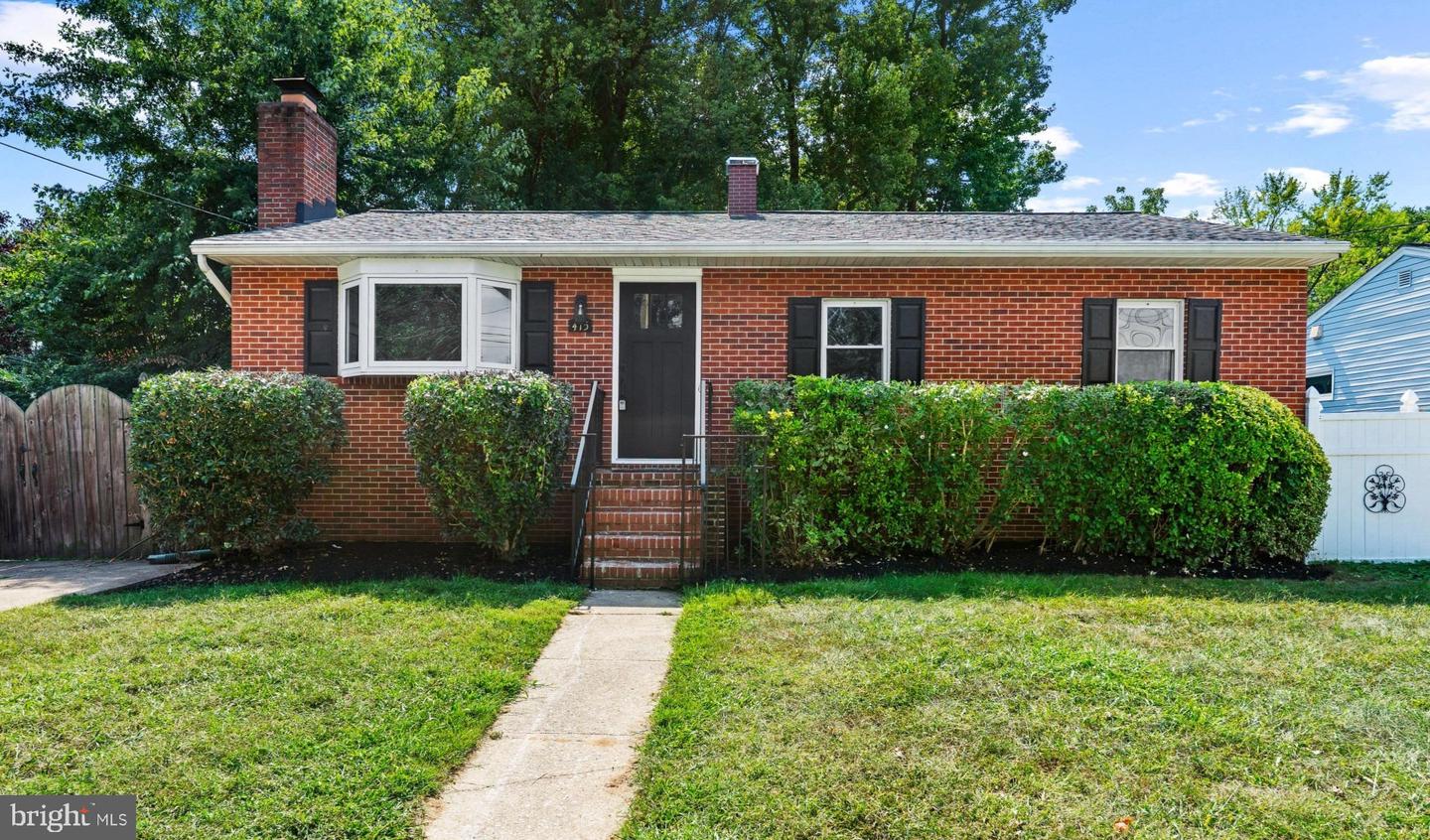 415 ARBOR DR Property Photo 1