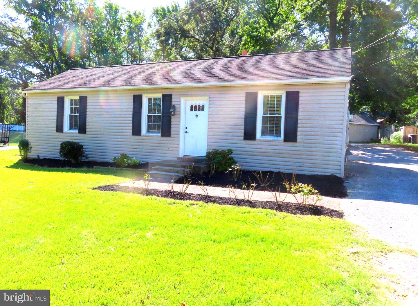 1645 Colony Rd Property Photo 1