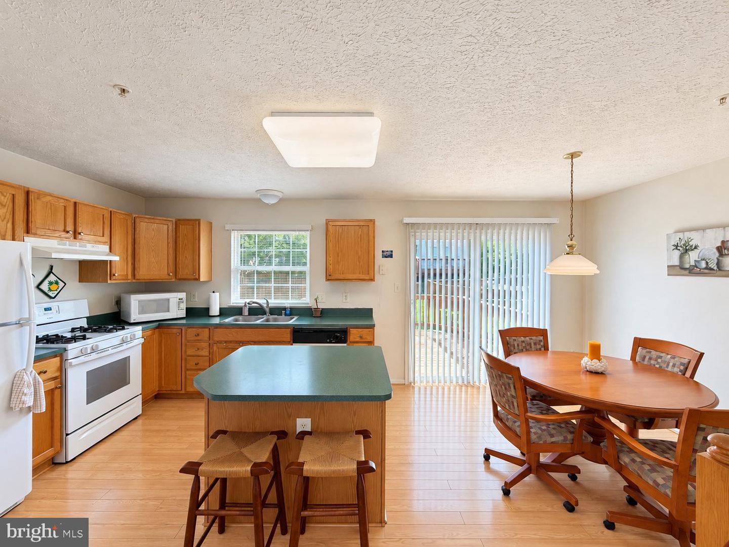 8703 Thornbrook Dr Property Photo 4