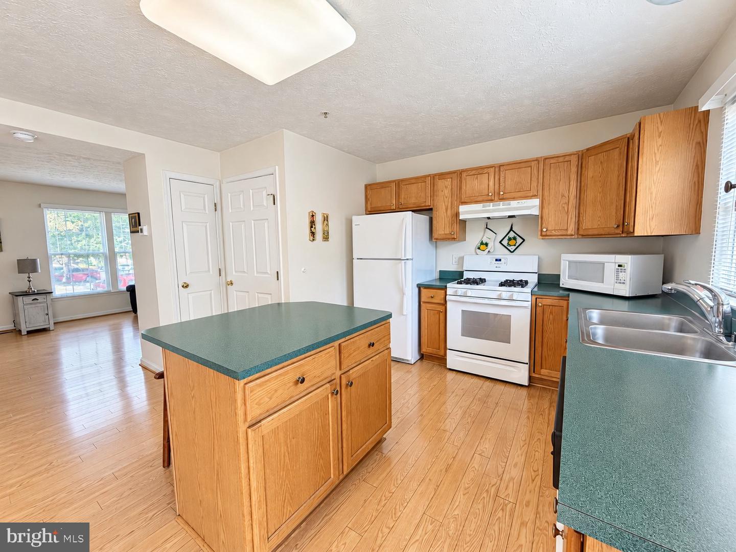 8703 Thornbrook Dr Property Photo 6