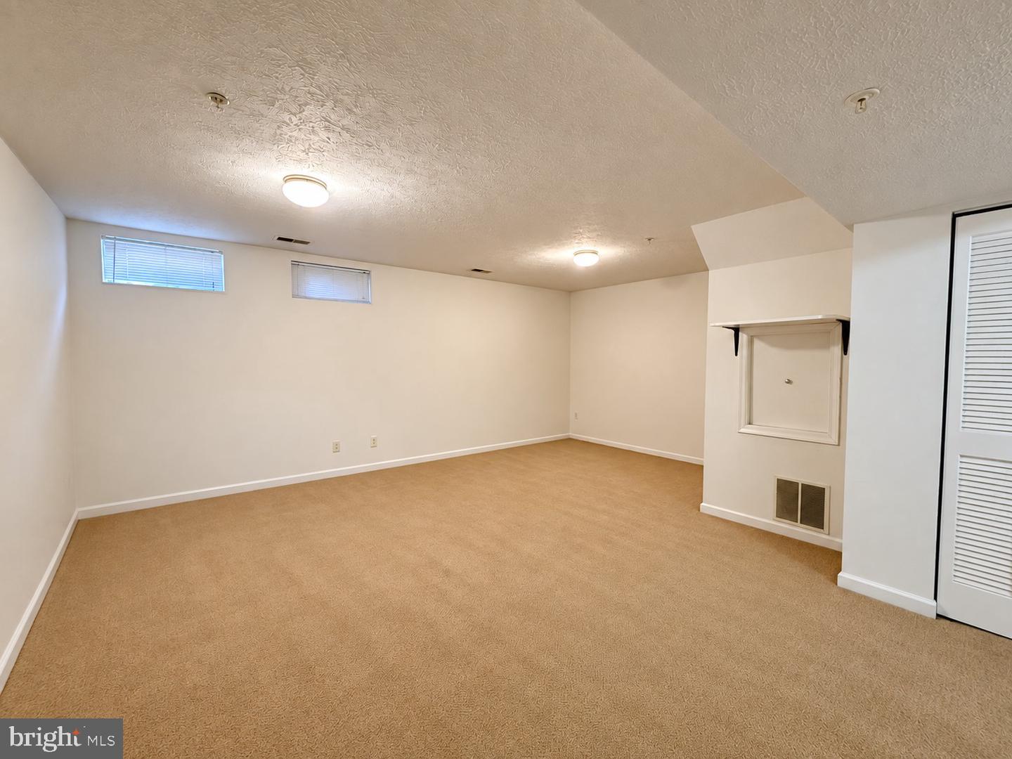 8703 Thornbrook Dr Property Photo 17