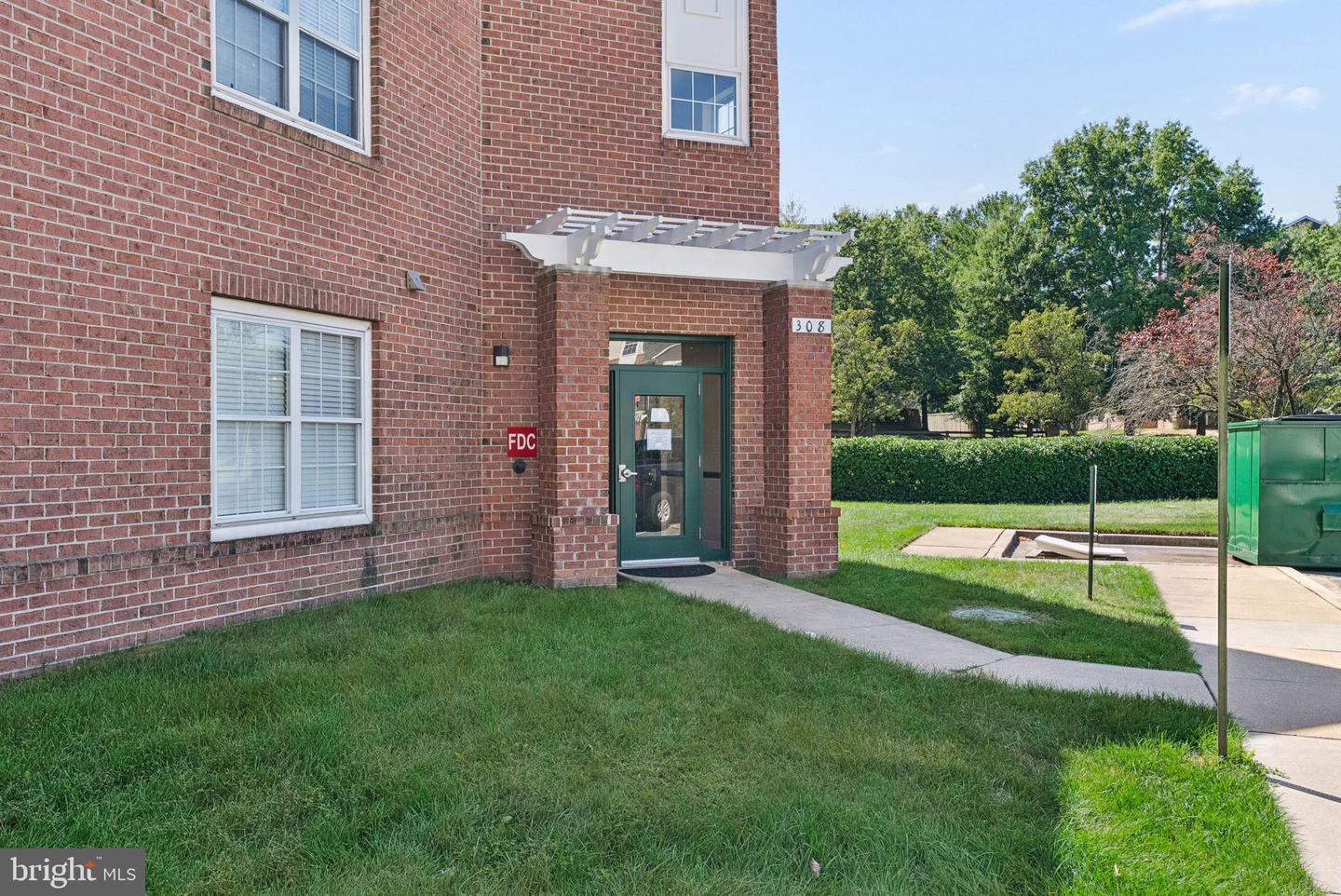 308 Gatehouse Ln #c Property Photo 5