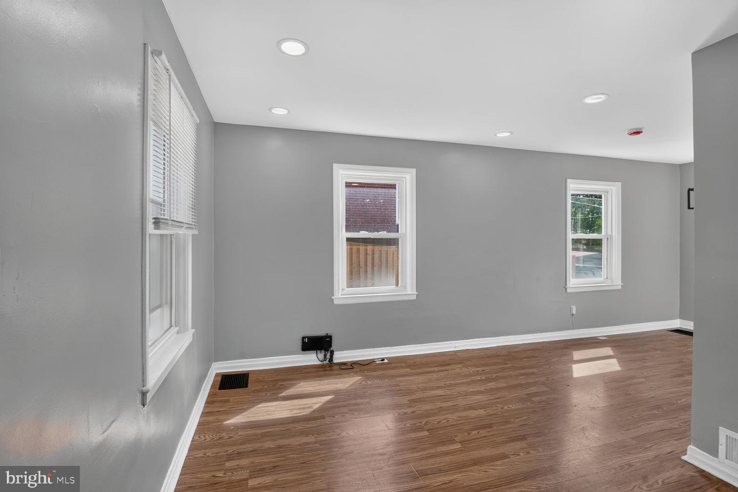 5230 Patrick Henry Dr Property Photo 3