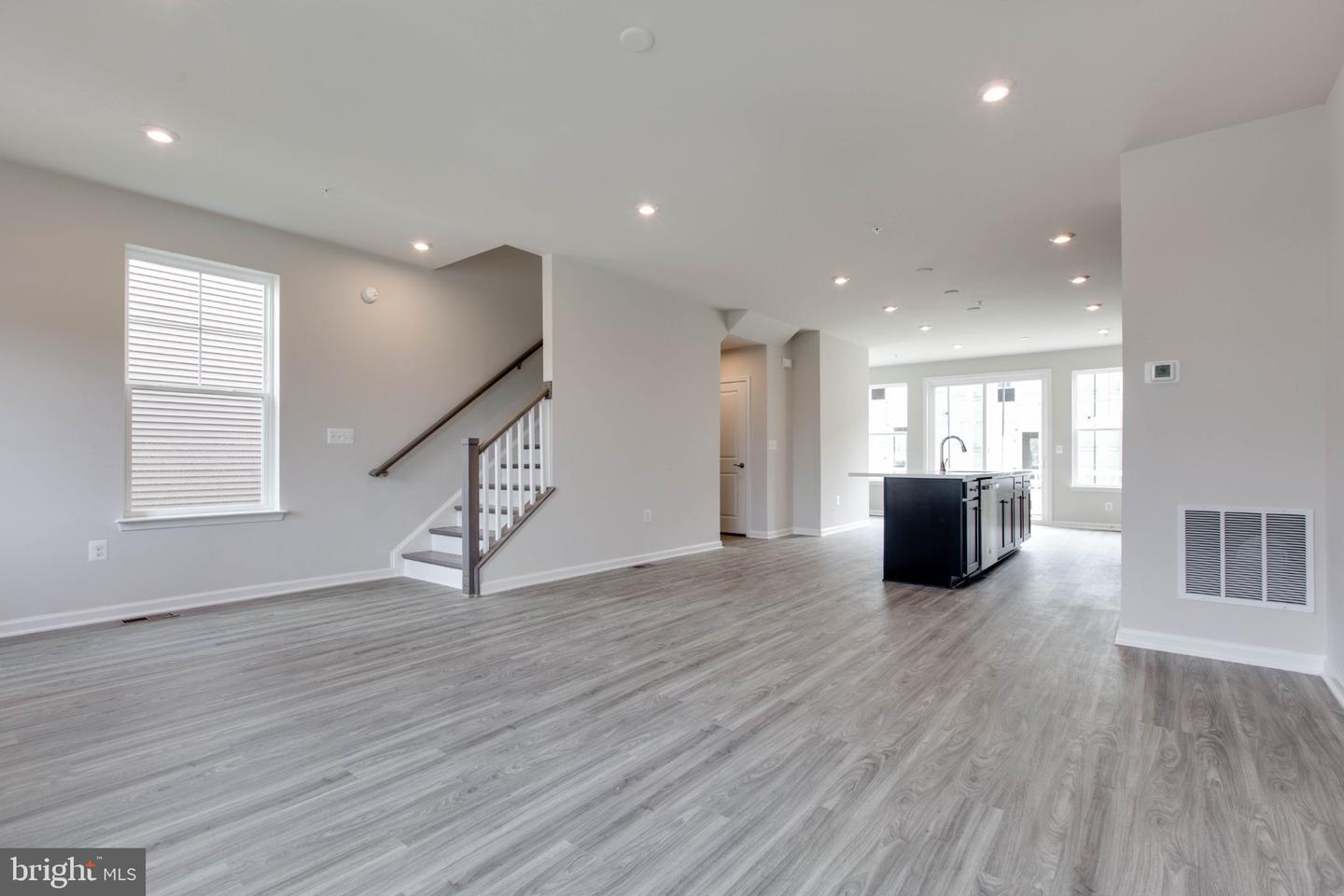 2009 Twisted Oak Pl Property Photo 8