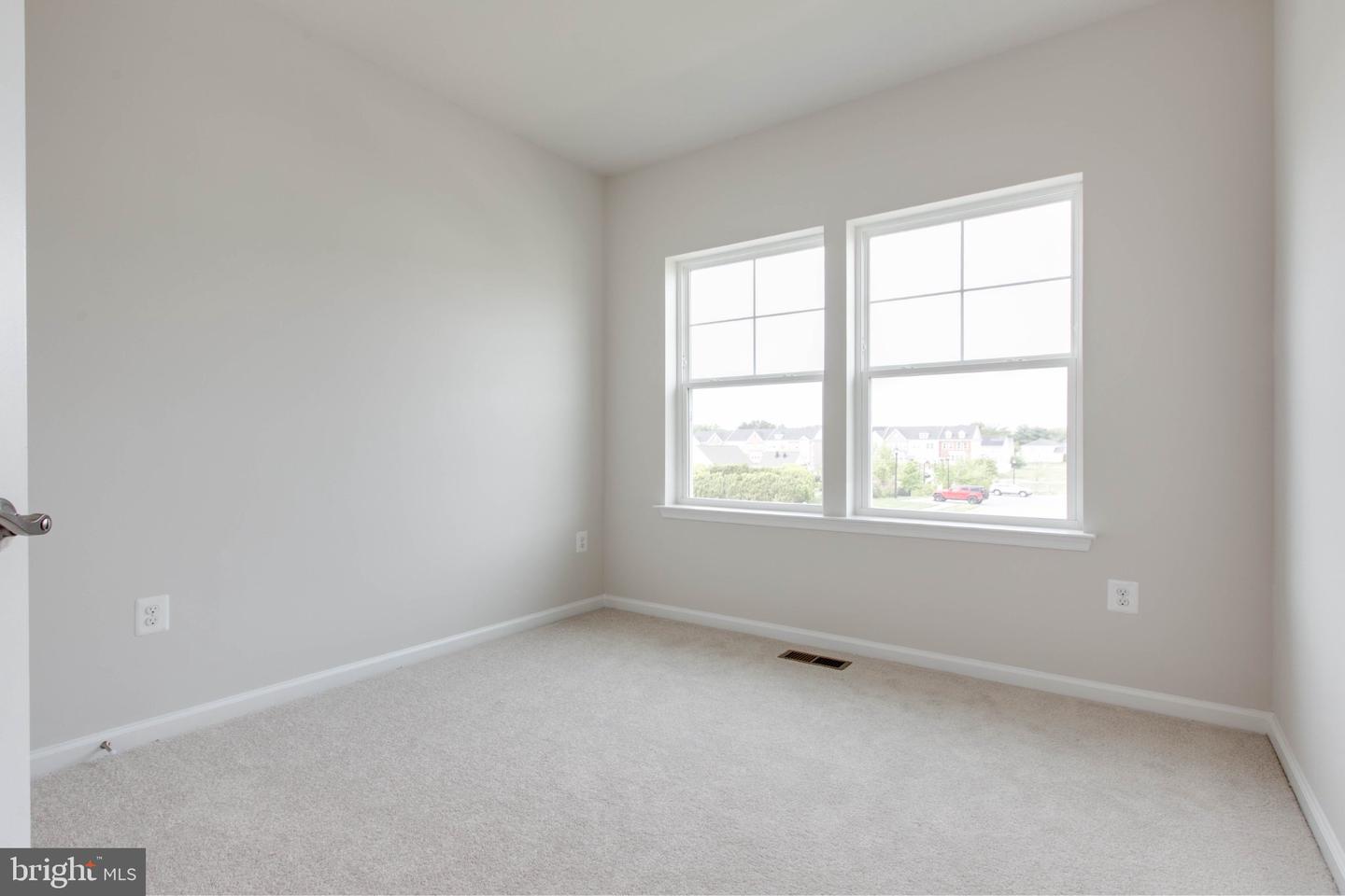 2009 Twisted Oak Pl Property Photo 28