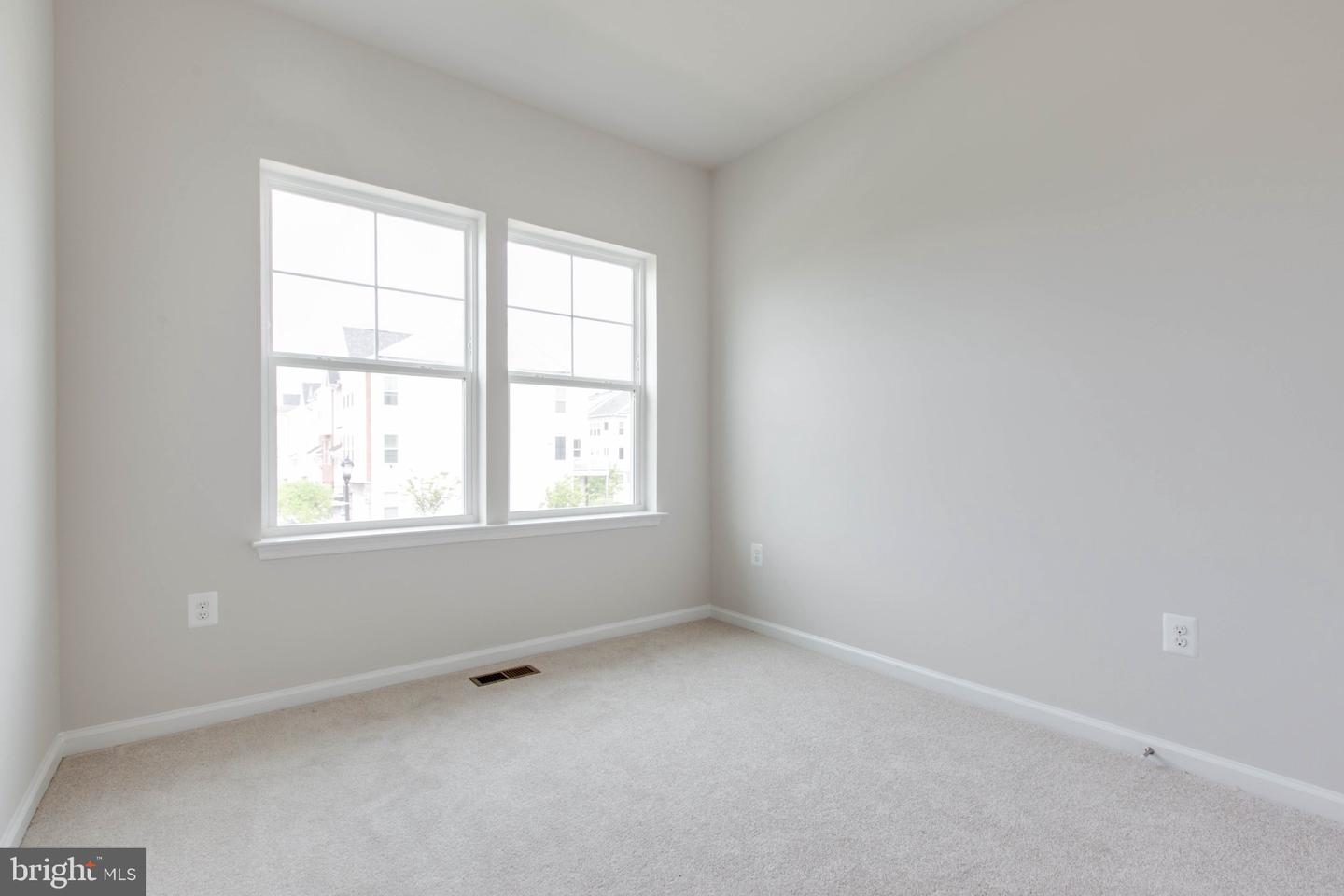 2009 Twisted Oak Pl Property Photo 31