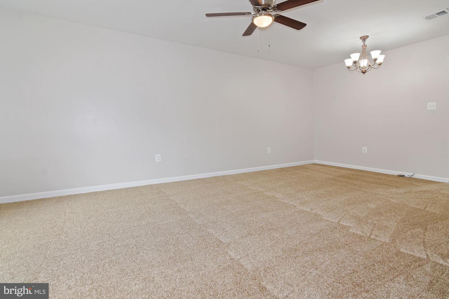 1467 Chatham Ct Property Photo 3