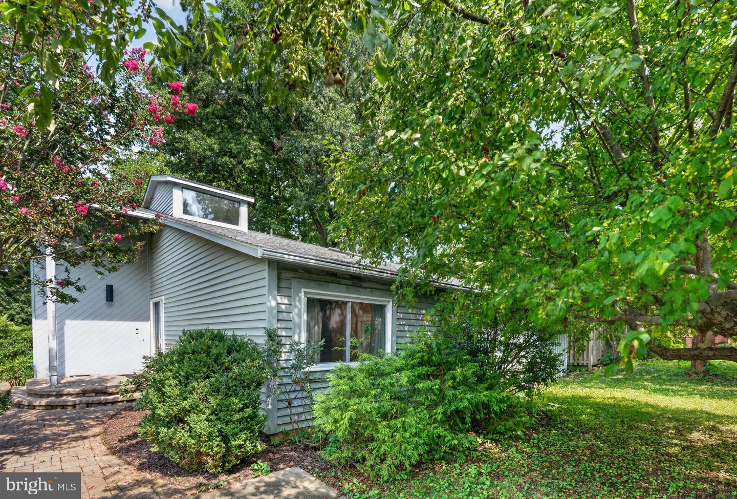 6 YOUNGS FARM CT Property Photo 1