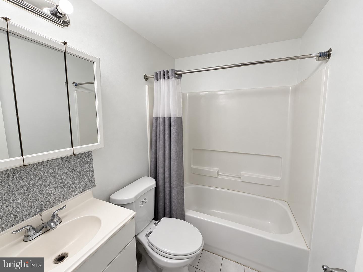 8577 Pioneer Dr Property Photo 16