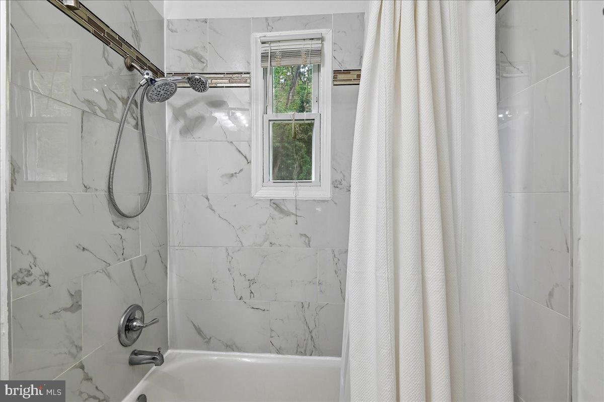 1403 Saunders Way Property Photo 9