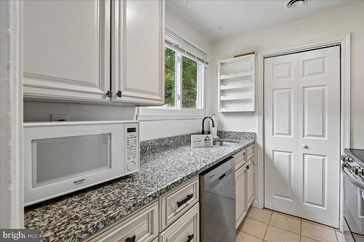 1403 Saunders Way Property Photo 19