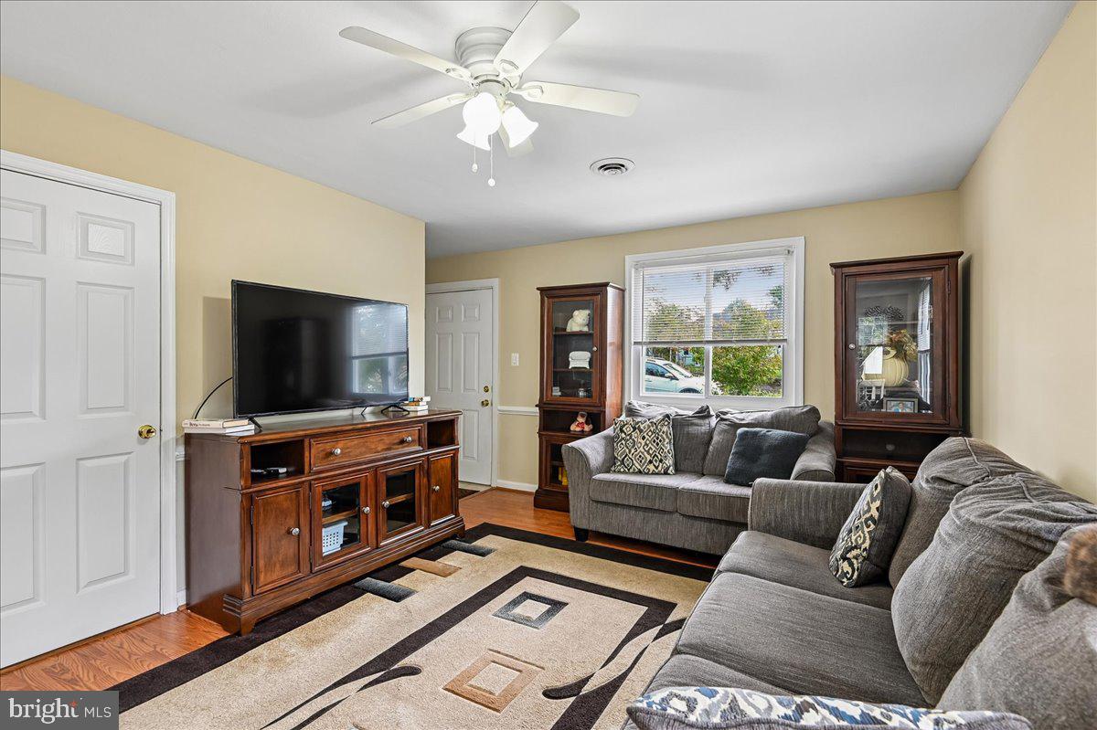 1403 Saunders Way Property Photo 23