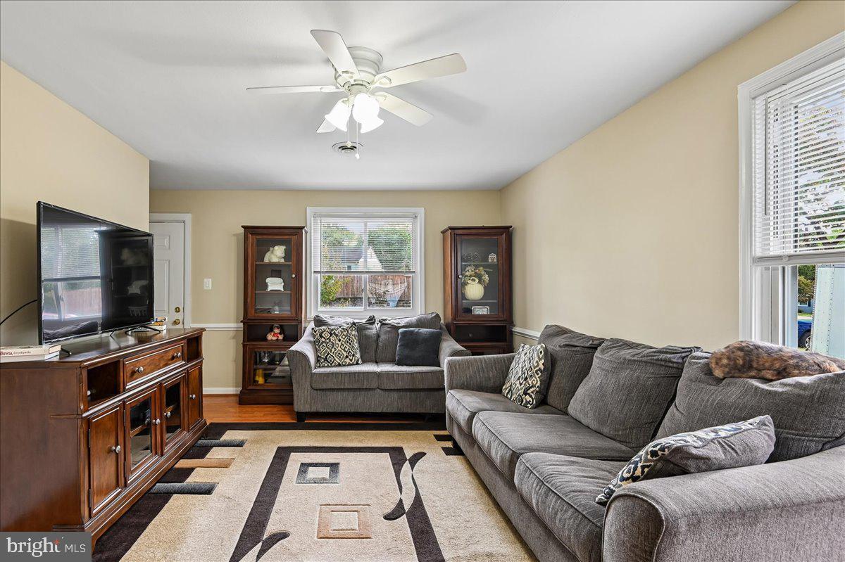 1403 Saunders Way Property Photo 24